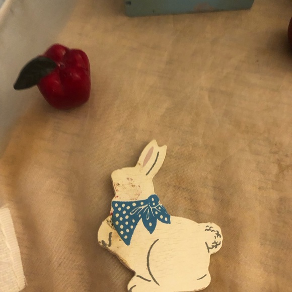 21 PC Whatnots Set: Hand Painted Gem Rock, Mini Apples & Basket, Mini Forks - Picture 11 of 12